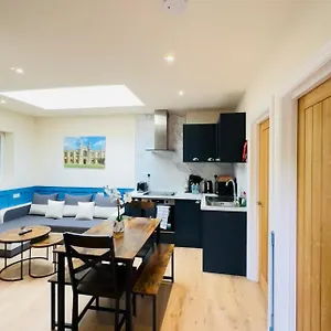 deluxe-bungalow.cambridgehotelsuk.com/